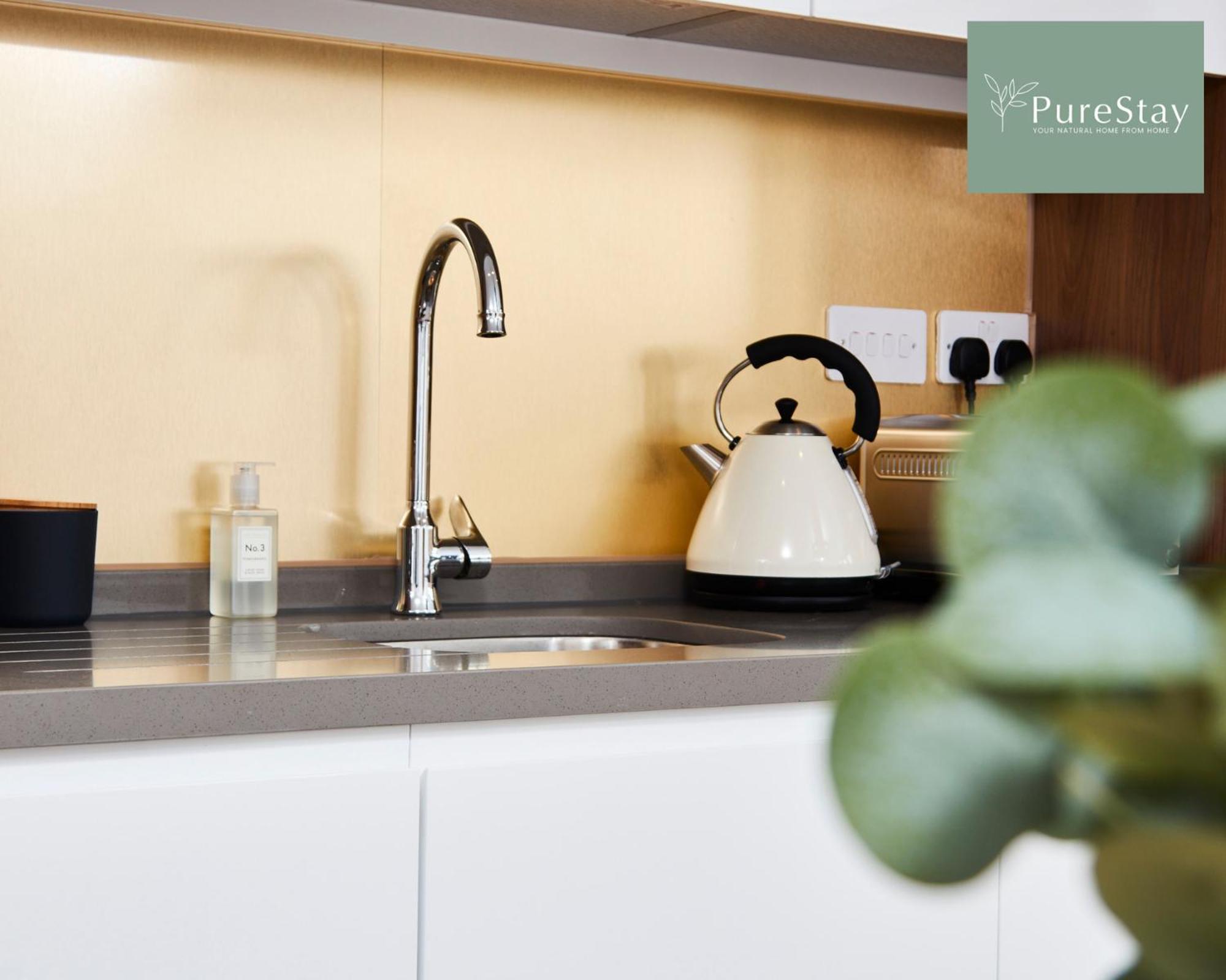 Stunning 5 Bed Manchester House With Parking By Purestay Short Lets & Serviced Accommodation Εξωτερικό φωτογραφία